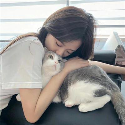 脚踏三条船